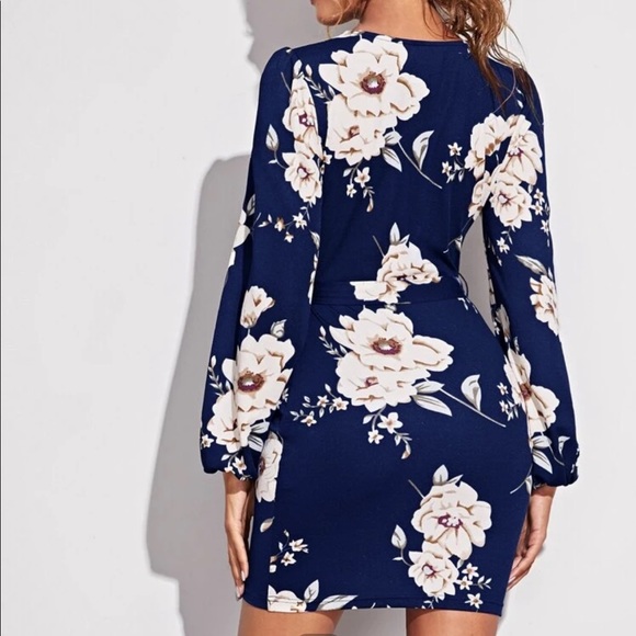 SHEIN Blue Floral Bell Sleeve Dress - Size L - True to Size - Never Been Worn - Picture 4 of 4